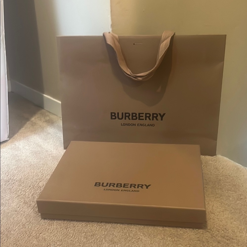 Burberry Tan Gift Set
